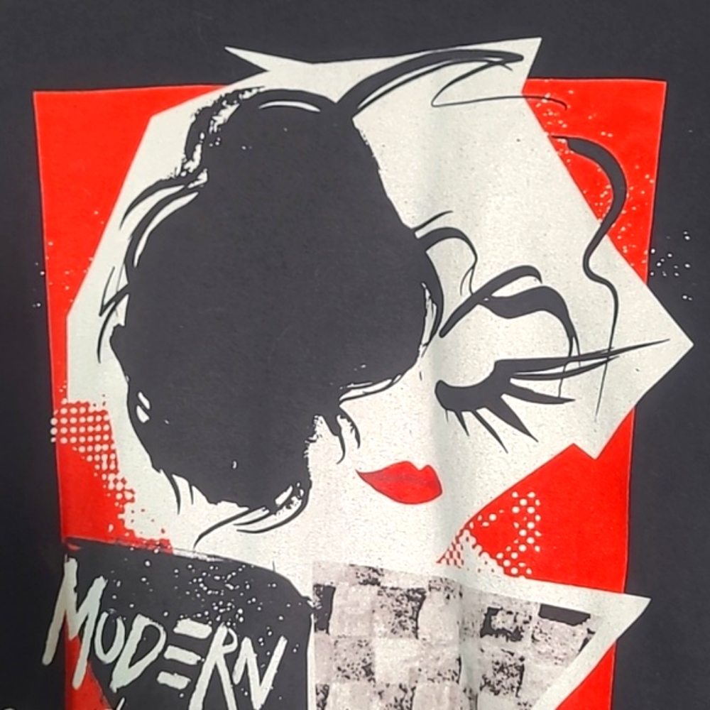 NWOT Disney Cruella Crewneck Black Red Print Ring Spun Sweater Womens Size 2XL - Picture 10 of 16